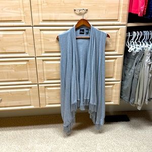 Alere fringed grey vest